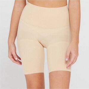 Assests by Spanx Shaping Short size 1x High rise